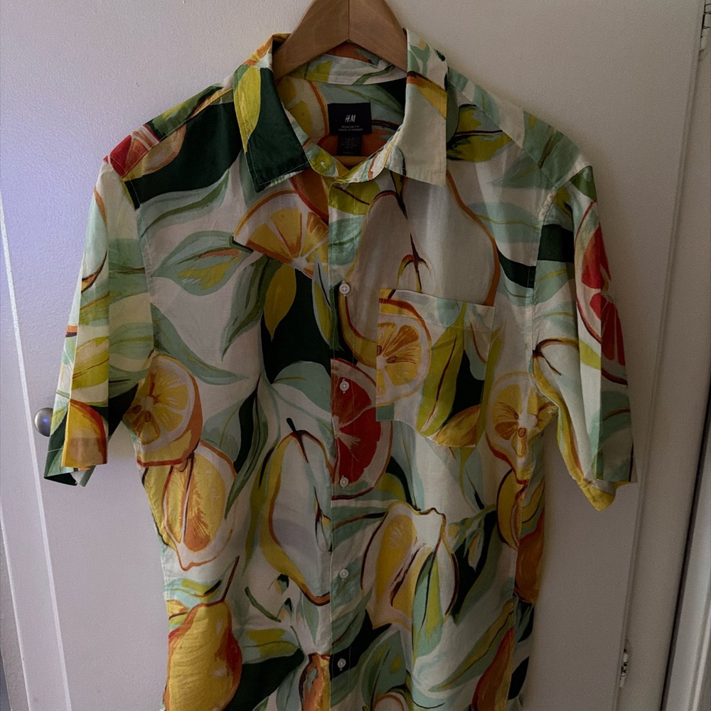 H&M Men's Vibrant Fruit Print Shirt - Picture 8 of 9